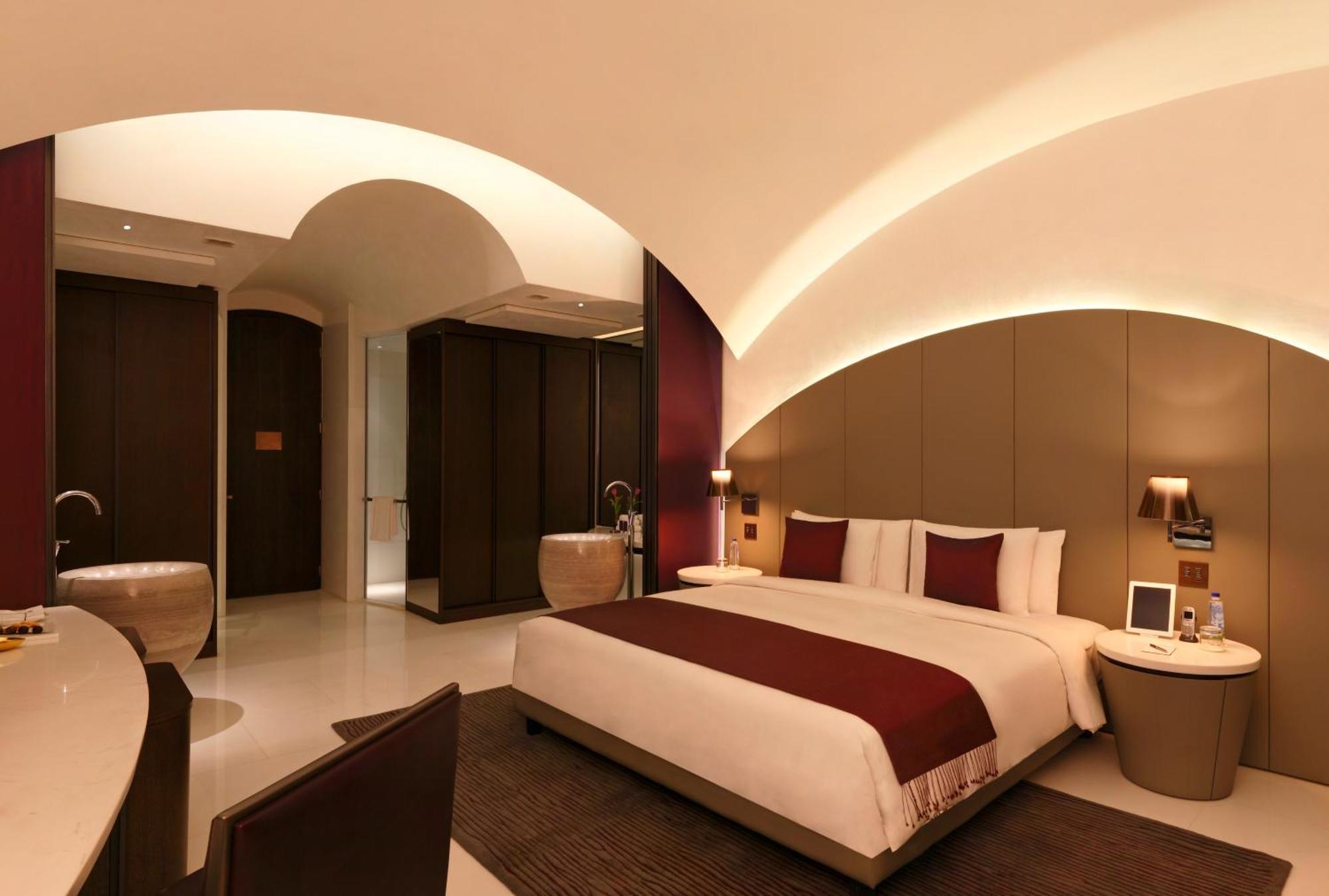 The Roseate Suite Hi-Tea 1630 to 1730 Complimentary 30-min spa treatment per Mon to Thurs on Spa Treatments on Fri to Sun Pre of Slot is mandatory disc on Laundry Car Services One Way Airport Tra,684235941:JPEG